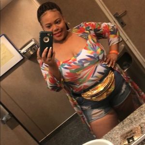 Bathing suit 2x cover up 1x